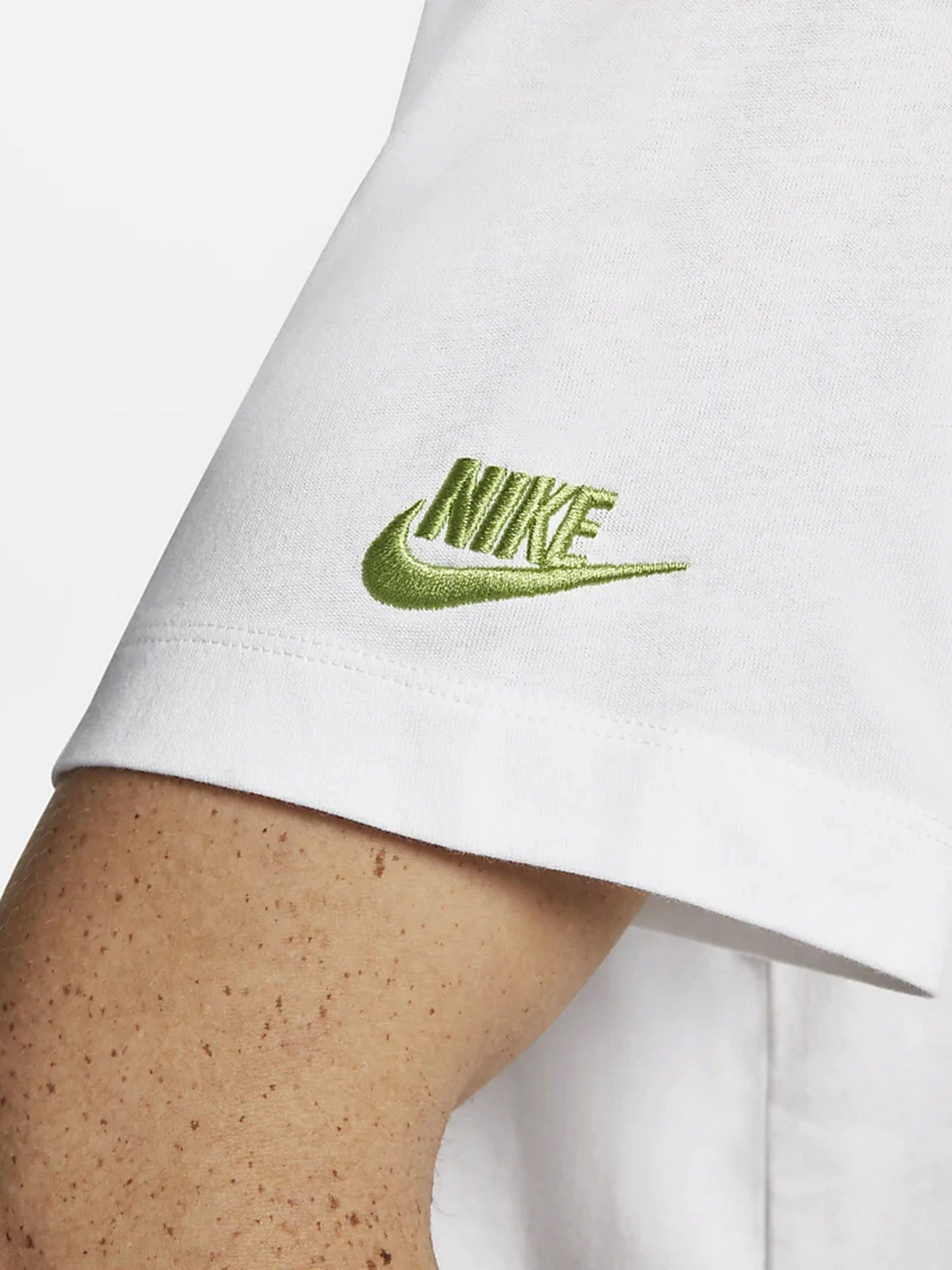 Футболки і поло NIKE Sportswear Ess+ модель DM6377-100 Футболки і поло NIKE Sportswear Ess+ модель DM6377-100 Фото