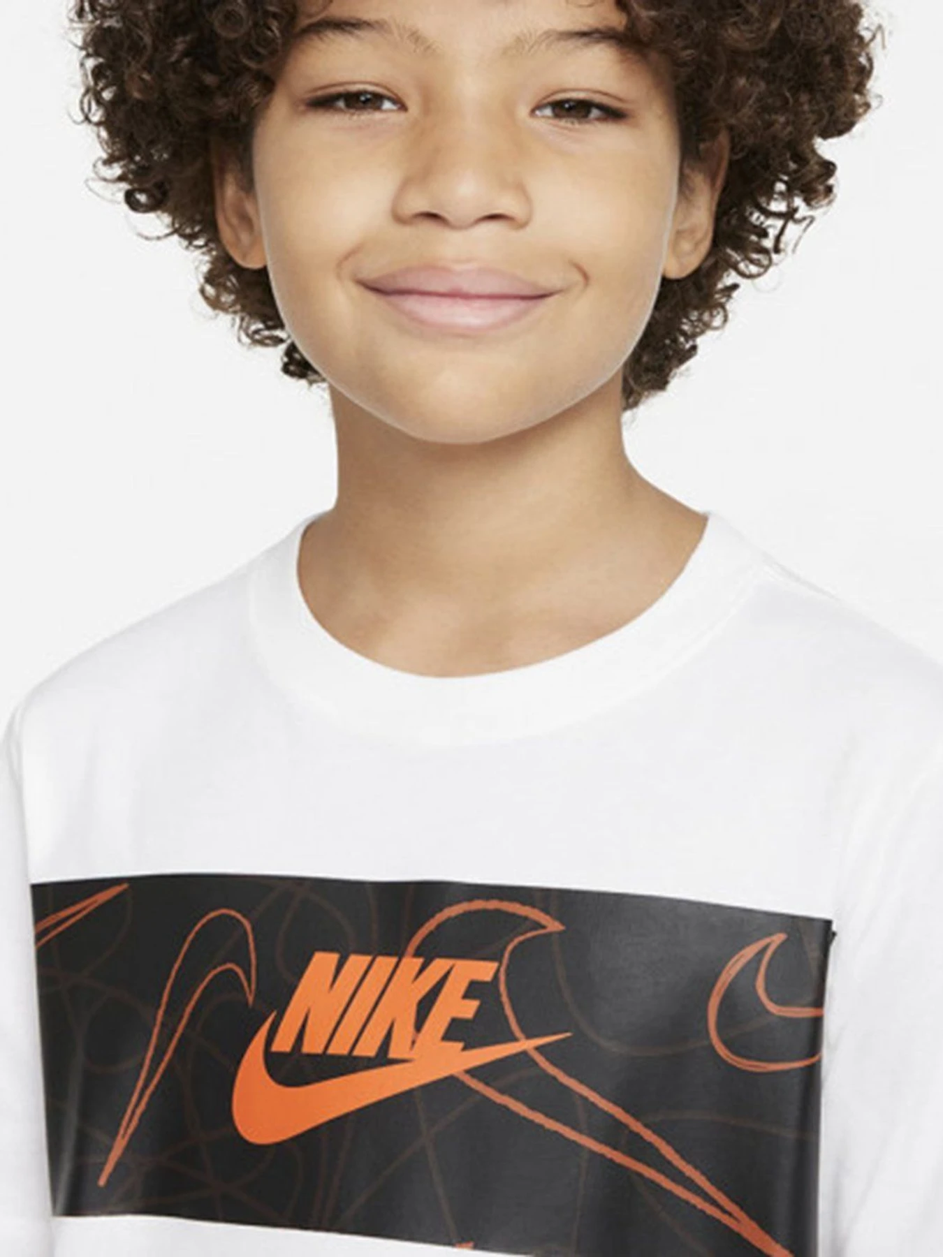 Футболки и поло NIKE Sportswear модель DO1798-100 Футболки и поло NIKE Sportswear модель DO1798-100 Фото