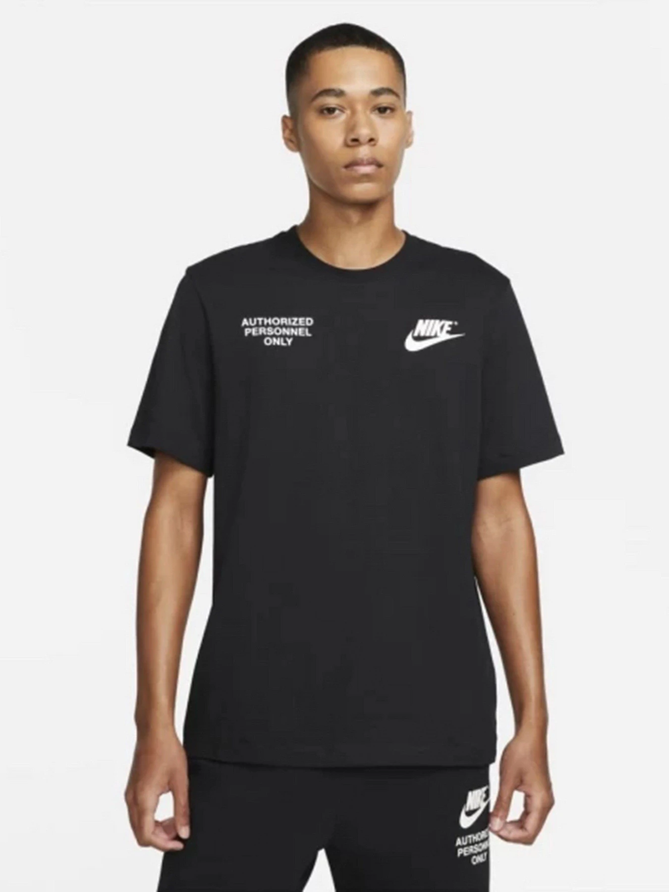 Футболки і поло NIKE Sportswear Tech Auth Personnel модель DO8323-010 Футболки і поло NIKE Sportswear Tech Auth Personnel модель DO8323-010 Фото