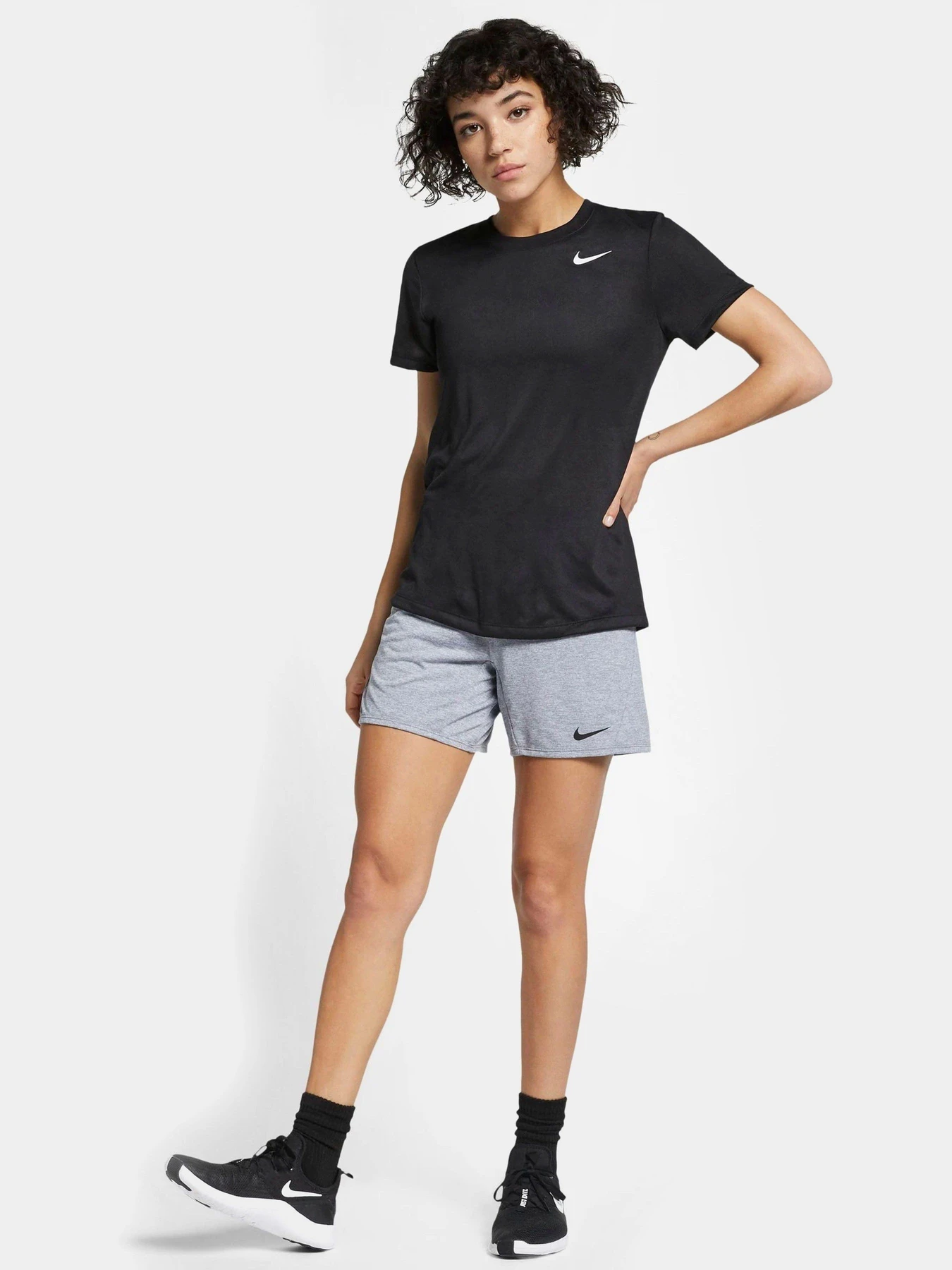 Футболки і поло NIKE Dri-FIT Legend модель AQ3210-010 Фото