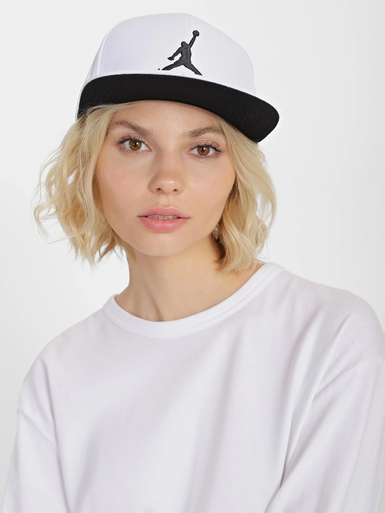 Шапки та кепки NIKE Pro Jumpman Snapback модель AR2118-101 Шапки та кепки NIKE Pro Jumpman Snapback модель AR2118-101 Фото