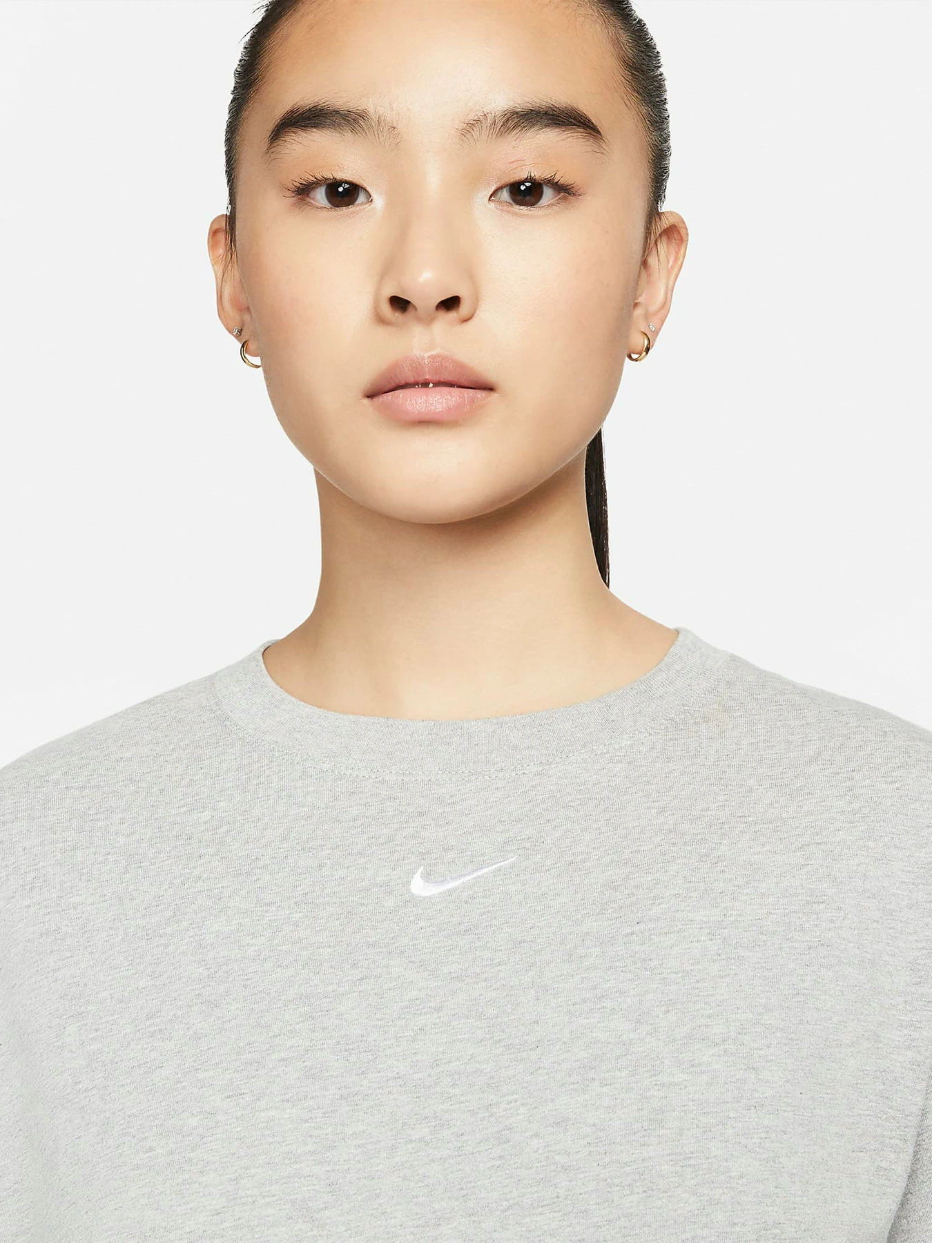 Футболки і поло NIKE Sportswear Essentials модель DN5697-063 Фото
