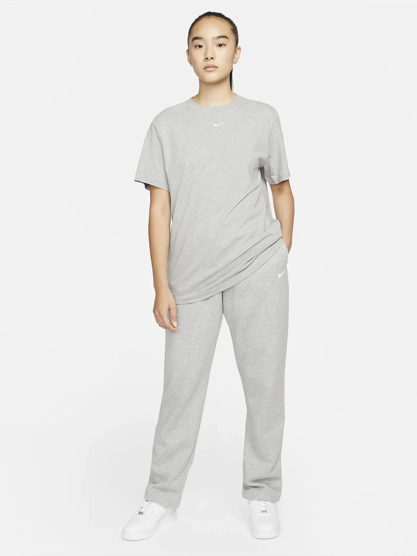 Футболки і поло NIKE Sportswear Essentials модель DN5697-063 Фото