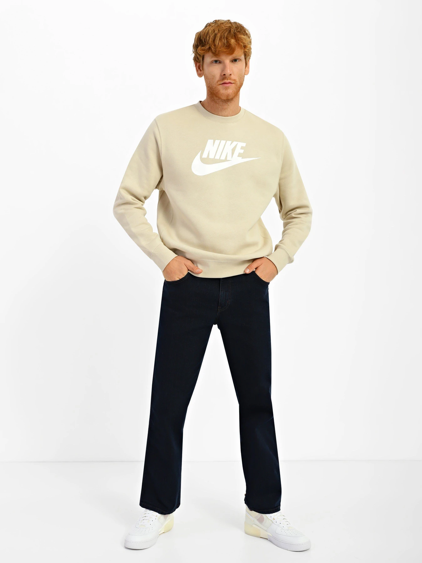 Худі та світшоти NIKE Sportswear Club Fleece Graphic Crew модель DQ4912-206 Худі та світшоти NIKE Sportswear Club Fleece Graphic Crew модель DQ4912-206 Фото