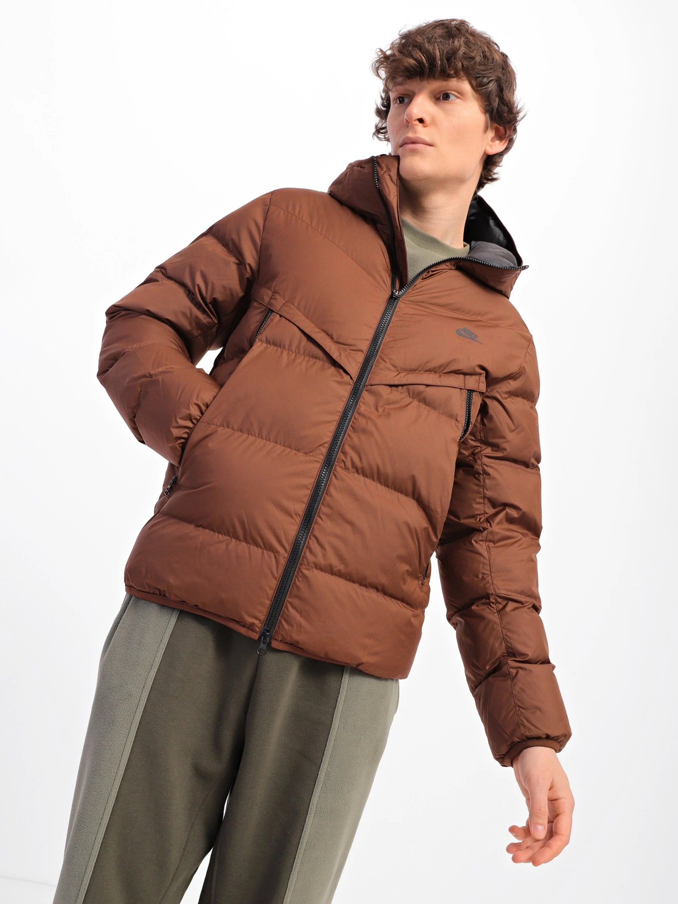 Куртки и дубленки NIKE Storm-FIT Windrunner модель DR9605-259 Куртки и дубленки NIKE Storm-FIT Windrunner модель DR9605-259 Фото