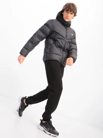 Куртки та дублянки NIKE Storm-FIT Windrunner модель DR9605-010 Фото