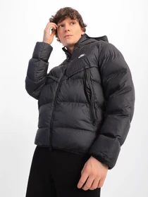 Куртки та дублянки NIKE Storm-FIT Windrunner модель DR9605-010 Фото