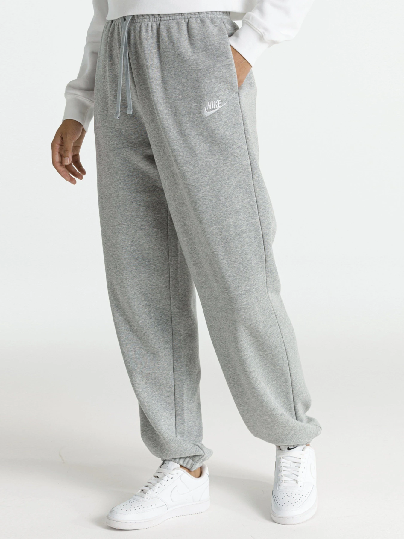 Штани NIKE Club Fleece модель DQ5800-063 Штани NIKE Club Fleece модель DQ5800-063 Фото