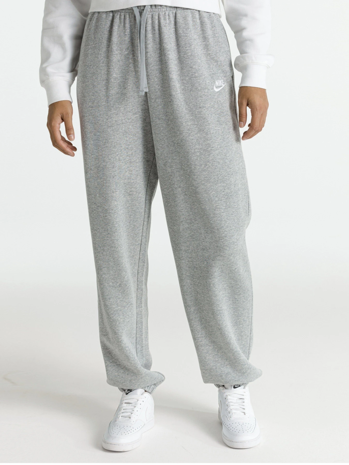 Штани NIKE Club Fleece модель DQ5800-063 Штани NIKE Club Fleece модель DQ5800-063 Фото