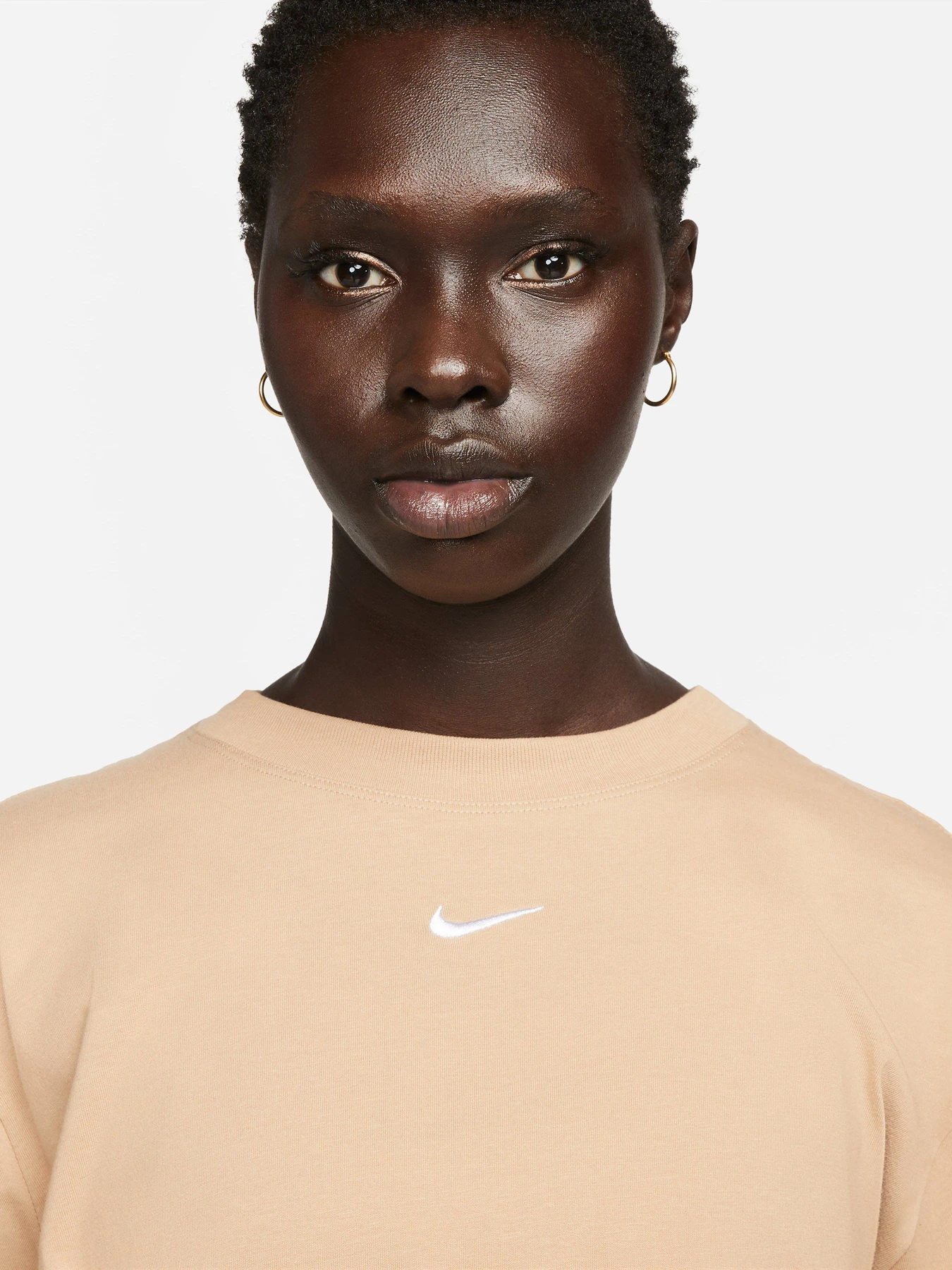 Футболки і поло NIKE Sportswear Essentials модель DN5697-200 Футболки і поло NIKE Sportswear Essentials модель DN5697-200 Фото