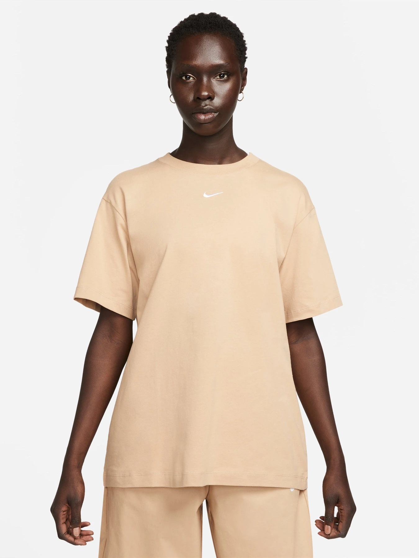 Футболки і поло NIKE Sportswear Essentials модель DN5697-200 Футболки і поло NIKE Sportswear Essentials модель DN5697-200 Фото