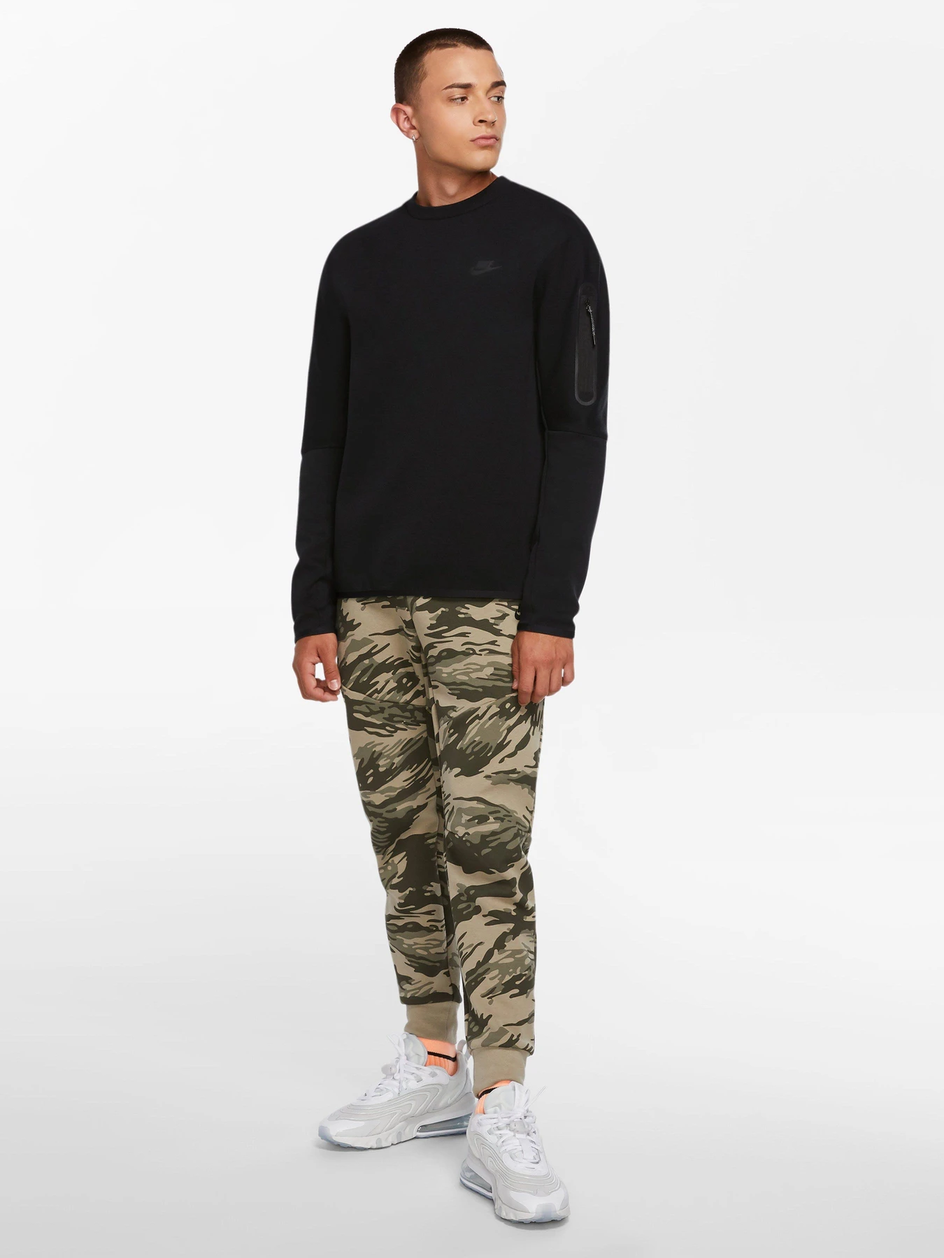 Худі та світшоти NIKE Sportswear Tech Fleece модель CU4505-010 Худі та світшоти NIKE Sportswear Tech Fleece модель CU4505-010 Фото