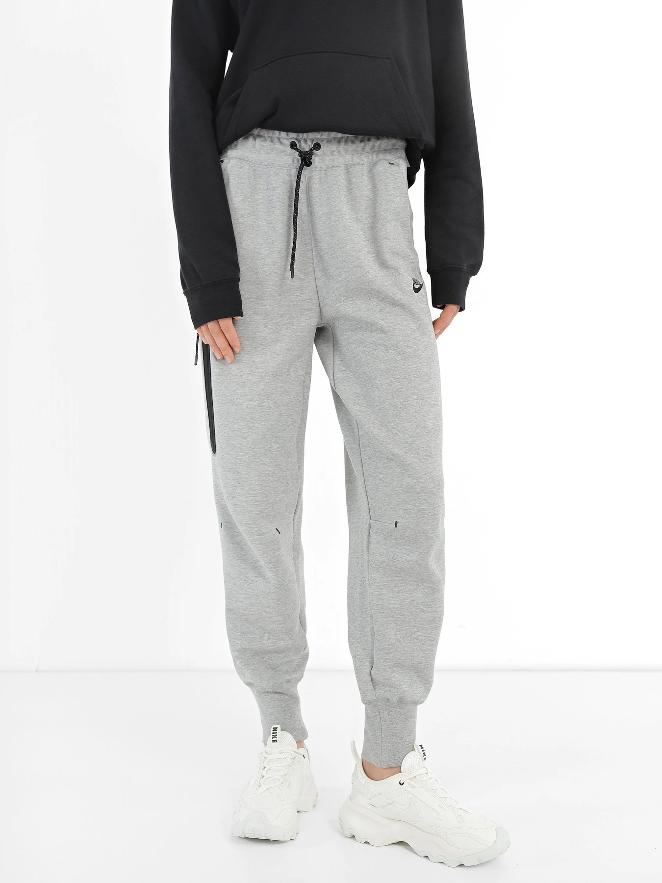 Штани NIKE Sportswear Tech Fleece модель CW4292-063 Фото