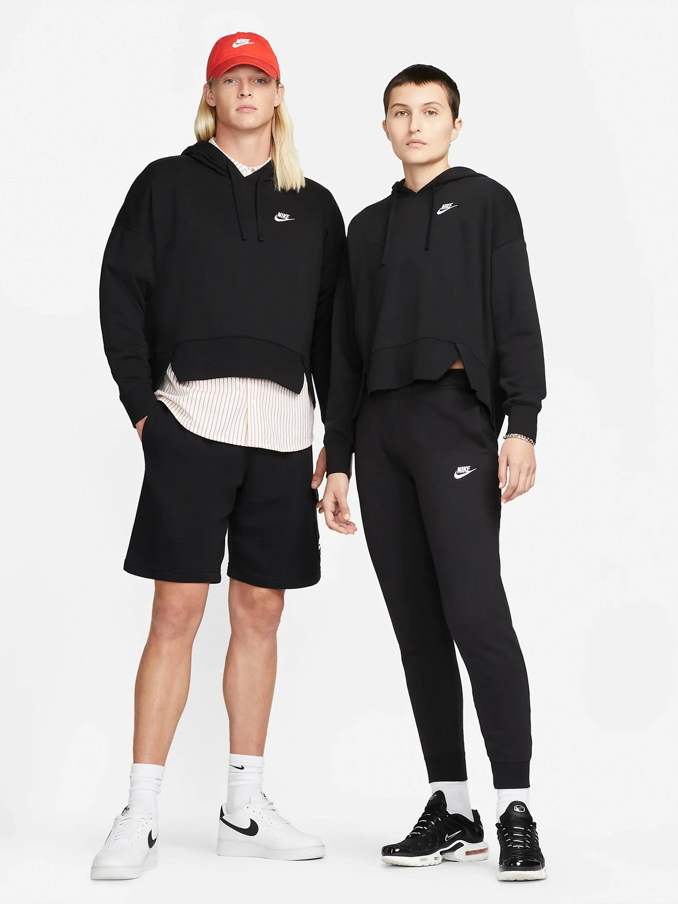 Худи и свитшоты NIKE Sportswear Club Fleece модель DV5645-010 Худи и свитшоты NIKE Sportswear Club Fleece модель DV5645-010 Фото