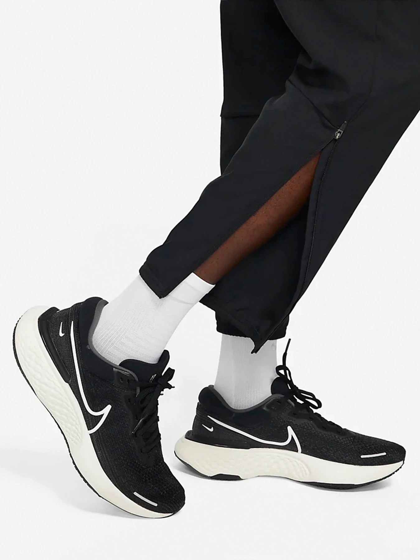 Брюки NIKE DRI-FIT CHALLENGER модель DD4894-010 Брюки NIKE DRI-FIT CHALLENGER модель DD4894-010 Фото