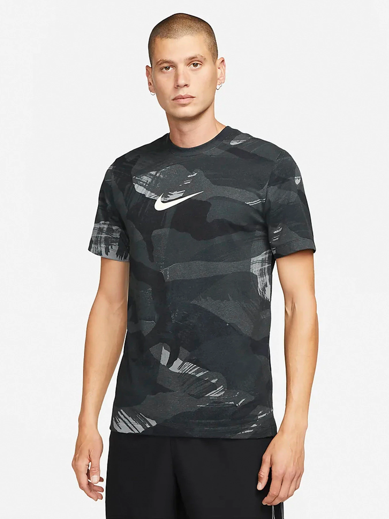 Футболки и поло NIKE Dri-FIT Camo модель DR7571-010 Футболки и поло NIKE Dri-FIT Camo модель DR7571-010 Фото