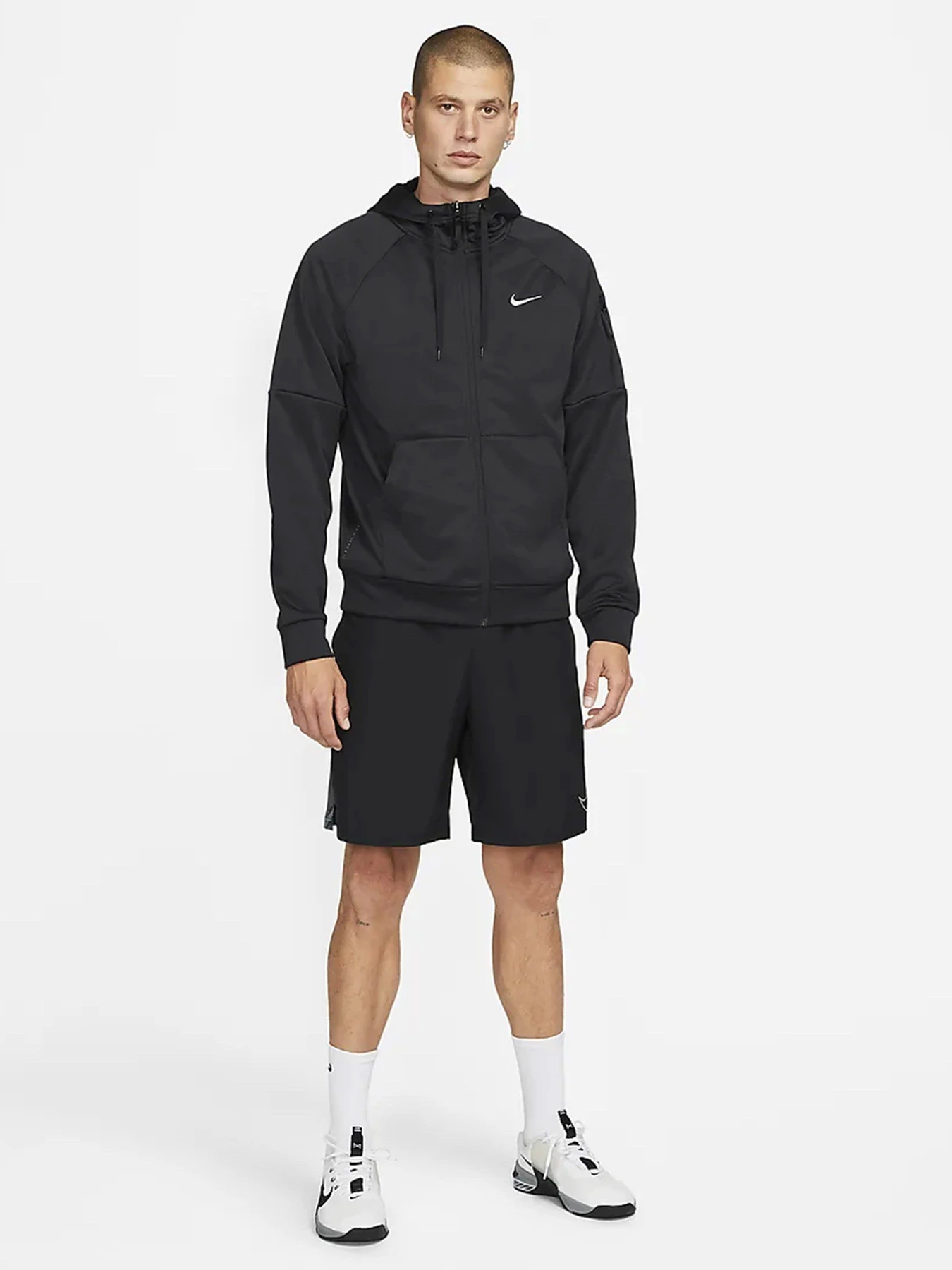 Худи и свитшоты NIKE Therma-FIT модель DQ4830-010 Фото