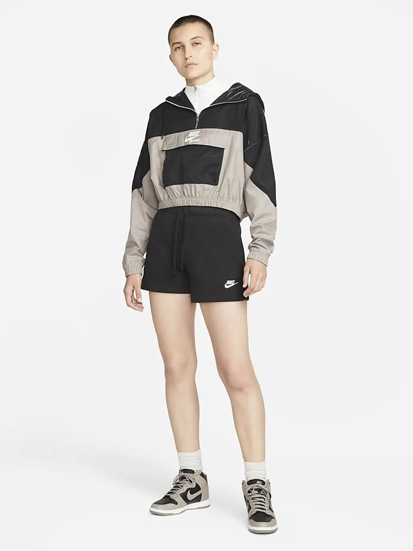 Шорты NIKE Sportswear Club Fleece модель DQ5802-010 Шорты NIKE Sportswear Club Fleece модель DQ5802-010 Фото