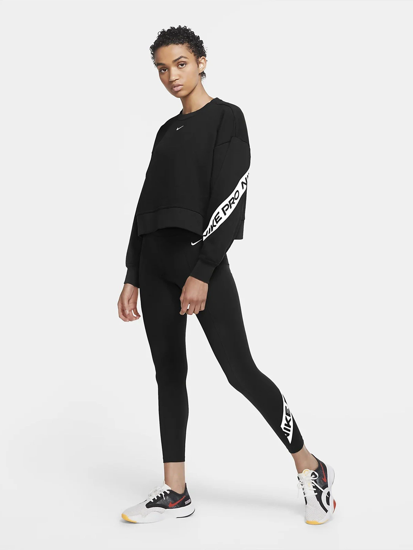 Худи и свитшоты NIKE Pro Dri-FIT Get Fit модель CU4658-010 Худи и свитшоты NIKE Pro Dri-FIT Get Fit модель CU4658-010 Фото