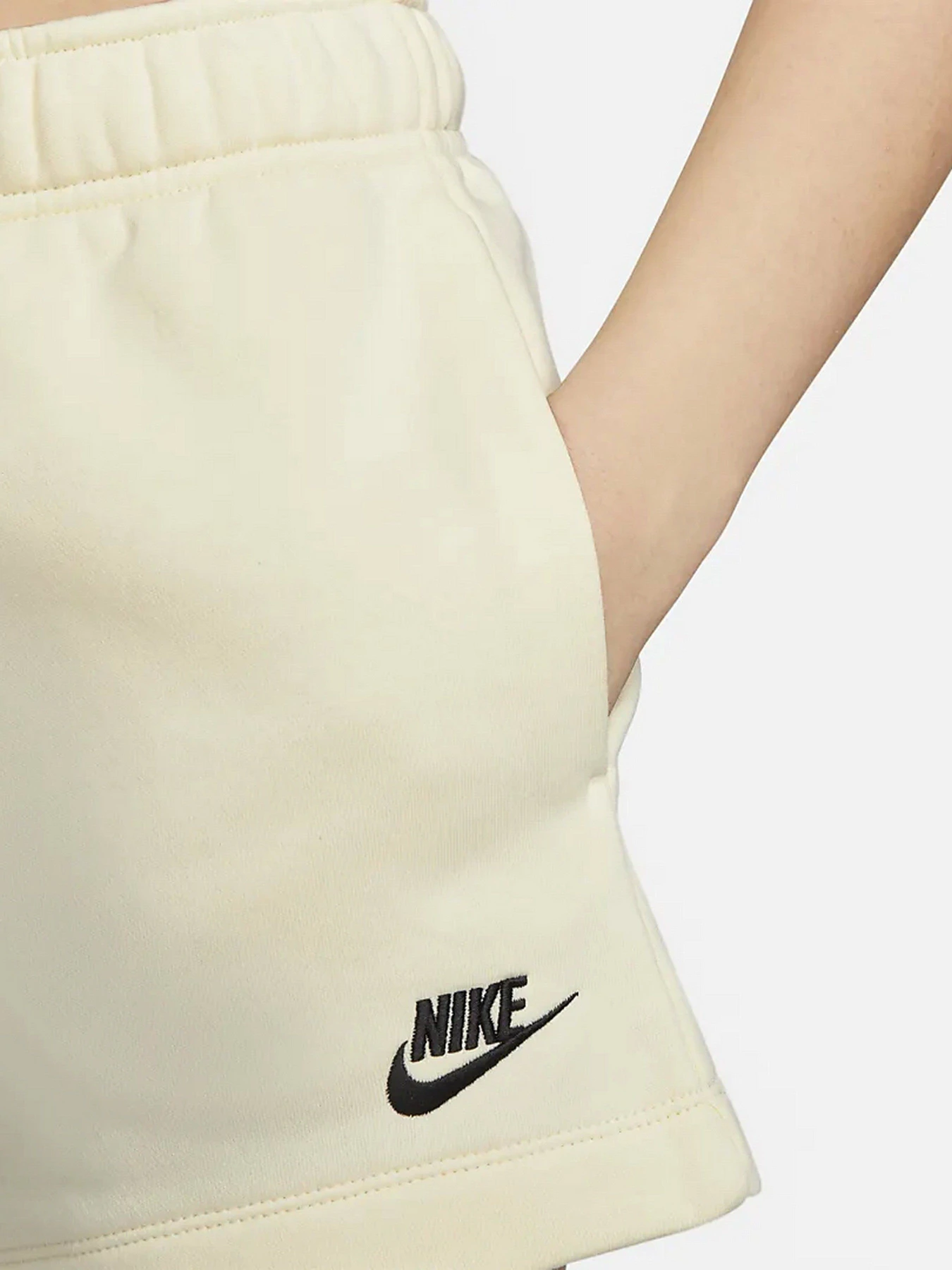 Шорты NIKE Sportswear Club Fleece модель DQ5802-113 Шорты NIKE Sportswear Club Fleece модель DQ5802-113 Фото