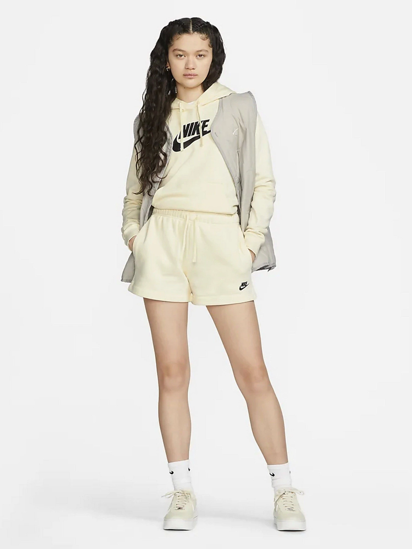Шорты NIKE Sportswear Club Fleece модель DQ5802-113 Шорты NIKE Sportswear Club Fleece модель DQ5802-113 Фото