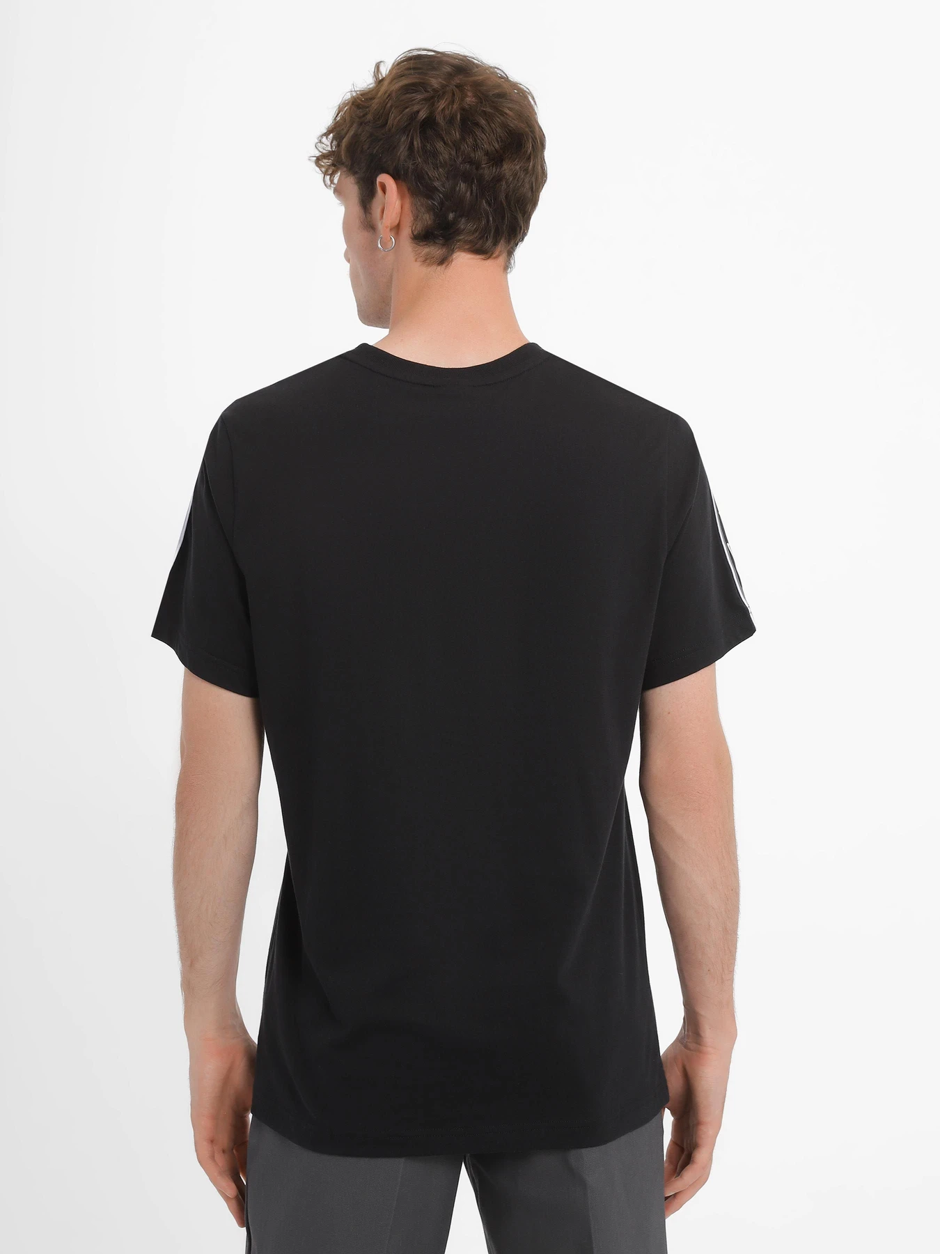 Футболки и поло NIKE Sportswear модель DX2032-011 Футболки и поло NIKE Sportswear модель DX2032-011 Фото
