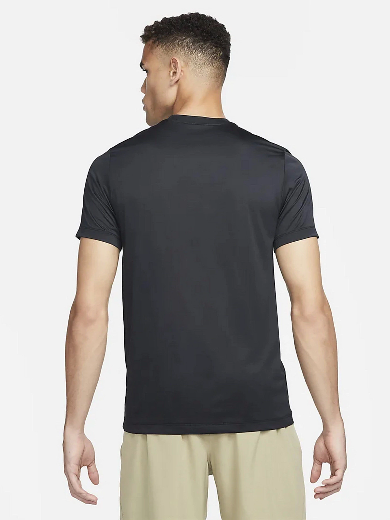 Футболки и поло NIKE Dri-FIT модель DZ2741-010 Футболки и поло NIKE Dri-FIT модель DZ2741-010 Фото