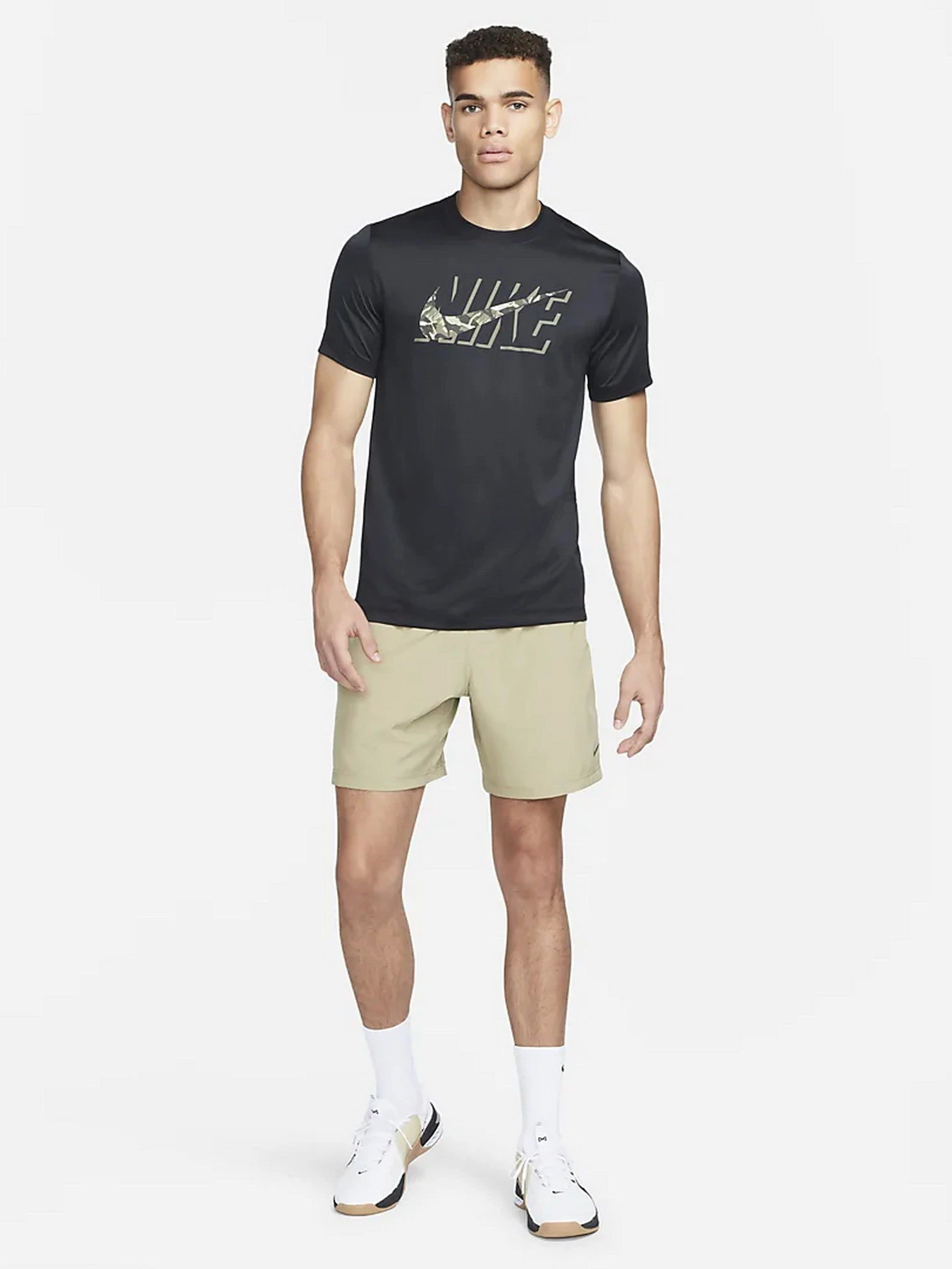 Футболки и поло NIKE Dri-FIT модель DZ2741-010 Футболки и поло NIKE Dri-FIT модель DZ2741-010 Фото