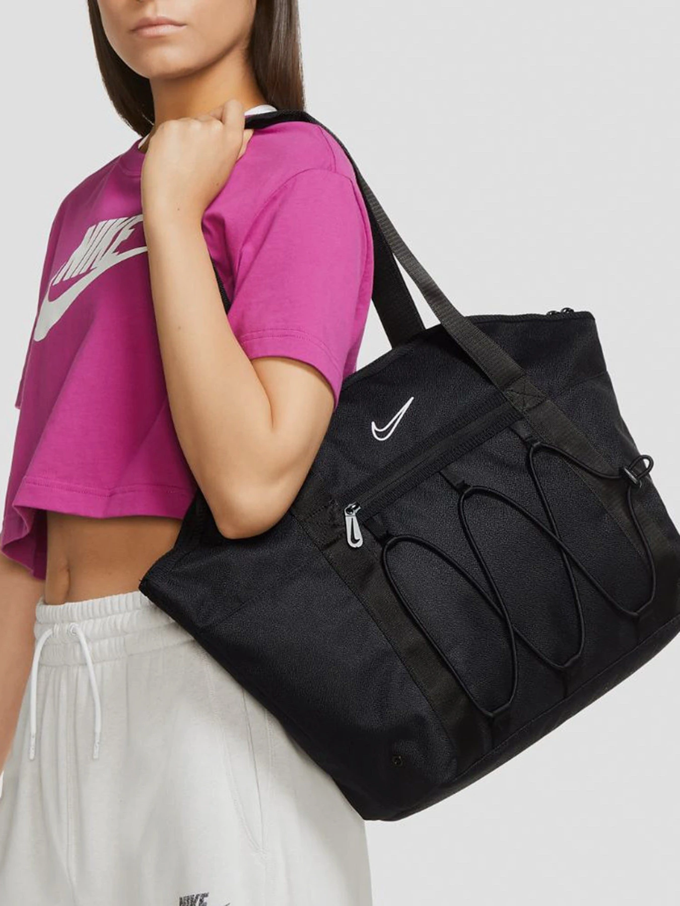 Сумки NIKE ONE TOTE BAG модель CV0063-010 Сумки NIKE ONE TOTE BAG модель CV0063-010 Фото