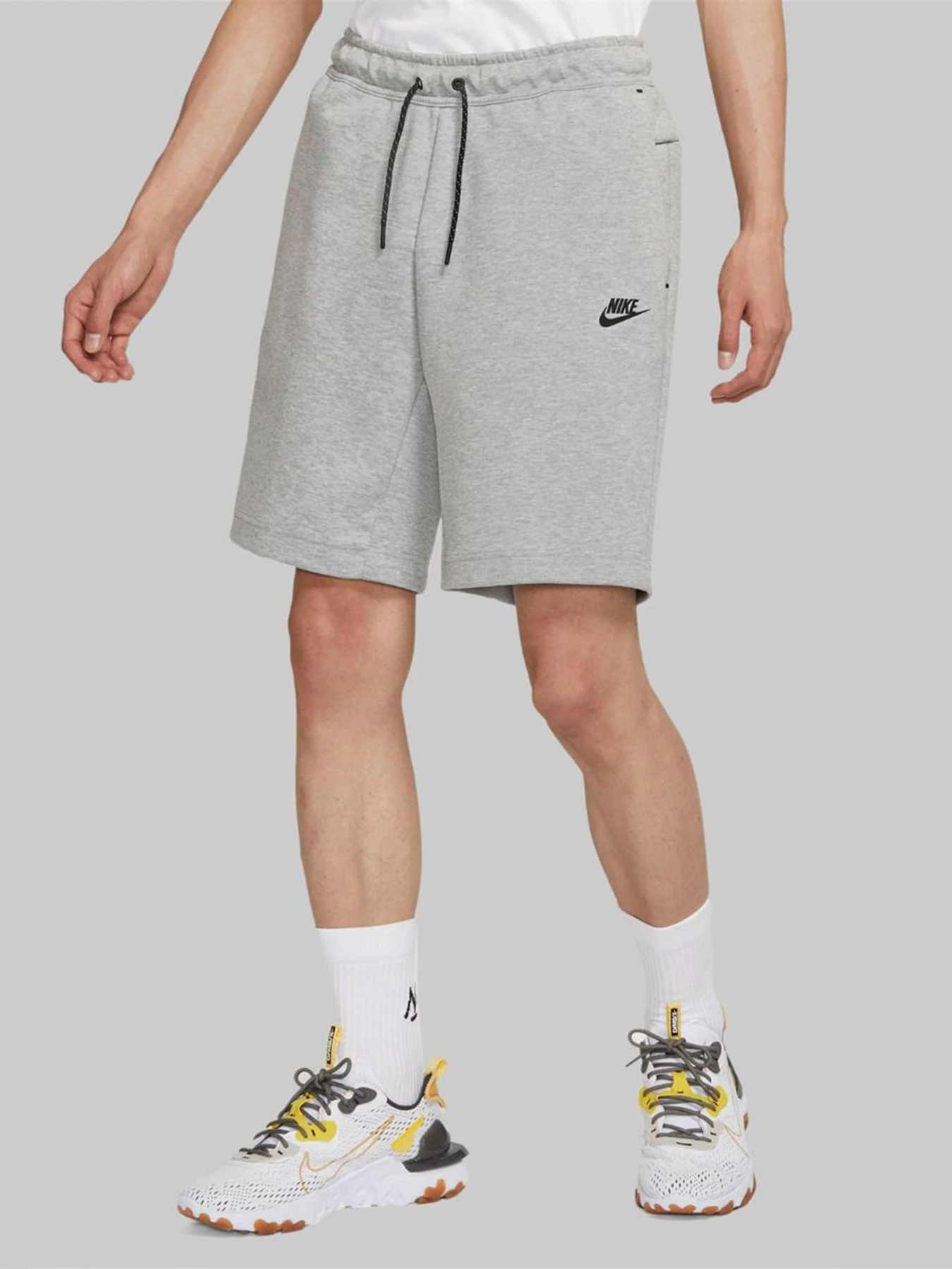 Шорты NIKE Sportswear Tech модель CU4503-063 Шорты NIKE Sportswear Tech модель CU4503-063 Фото