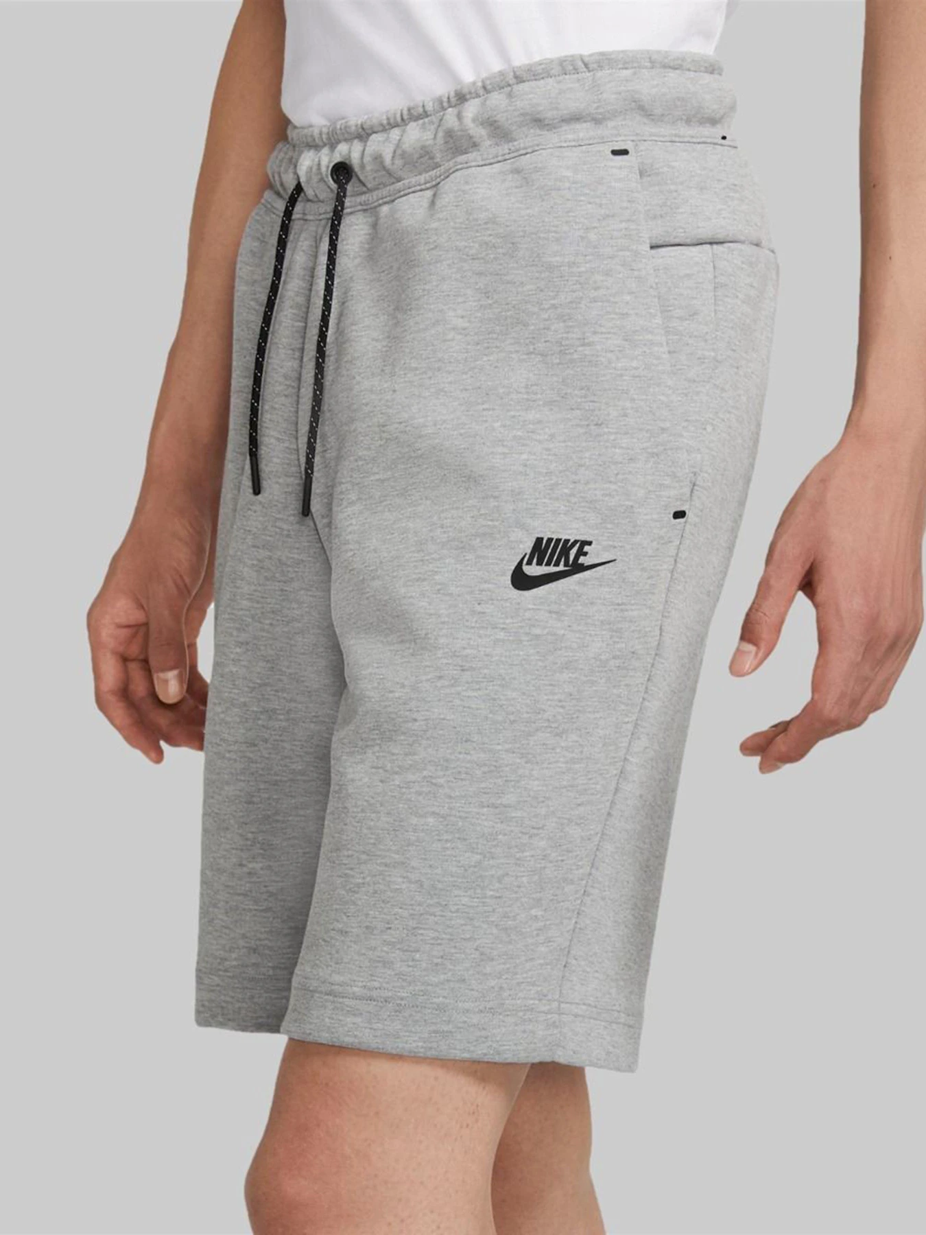 Шорты NIKE Sportswear Tech модель CU4503-063 Шорты NIKE Sportswear Tech модель CU4503-063 Фото