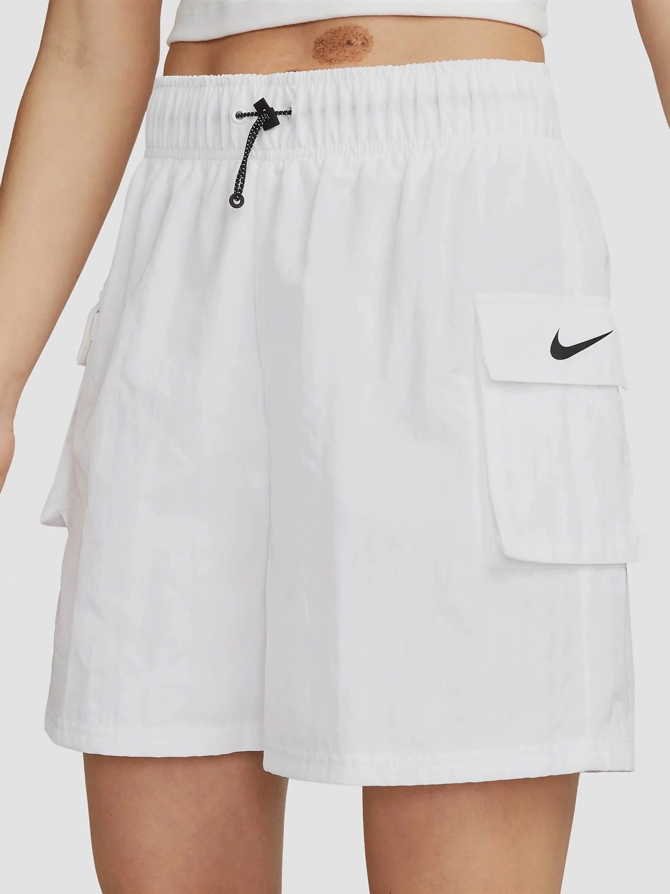 Шорты NIKE Sportswear Essential модель DM6247-100 Шорты NIKE Sportswear Essential модель DM6247-100 Фото
