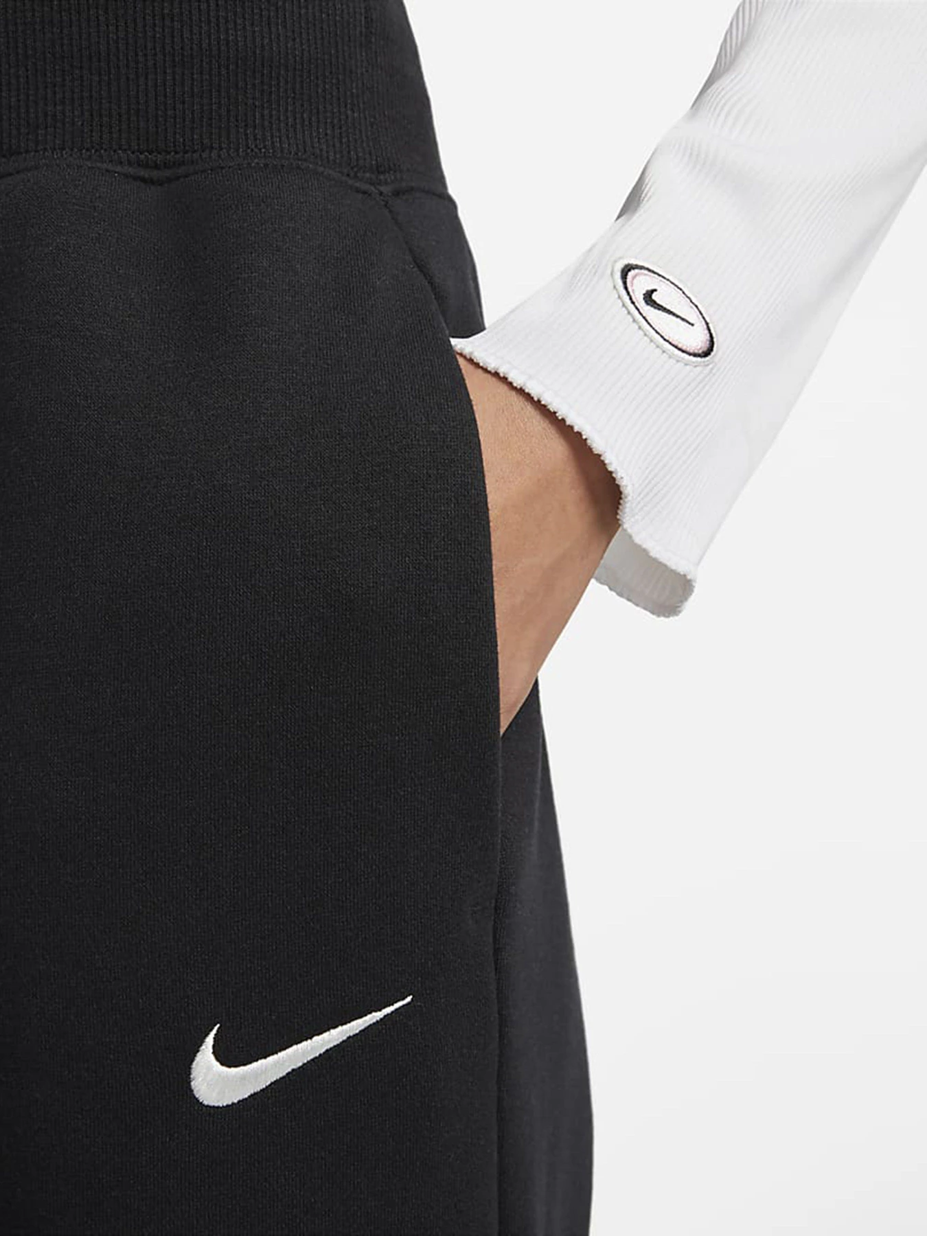 Брюки NIKE SPORTSWEAR PHOENIX FLEECE модель DQ5615-010 Брюки NIKE SPORTSWEAR PHOENIX FLEECE модель DQ5615-010 Фото