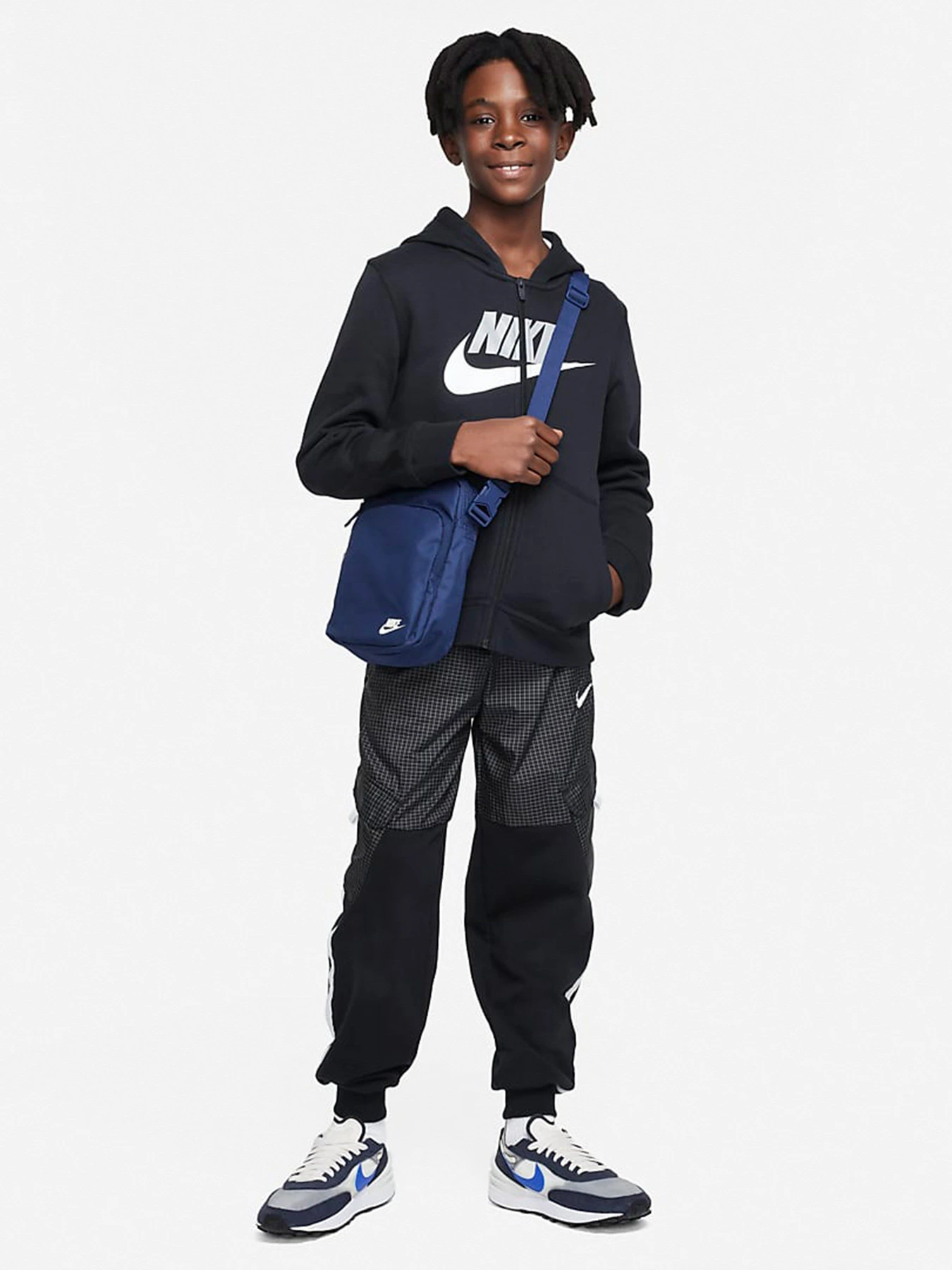 Худи и свитшоты NIKE Club+ Fleece HBR модель DX5083-010 Фото