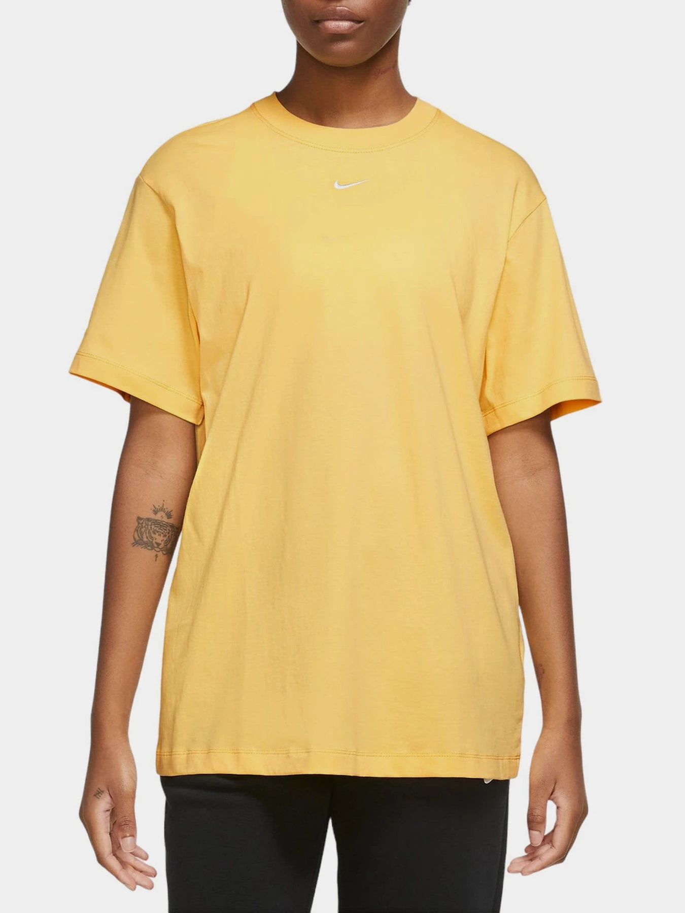 Футболки и поло NIKE Sportswear Essential модель DN5697-795 Футболки и поло NIKE Sportswear Essential модель DN5697-795 Фото