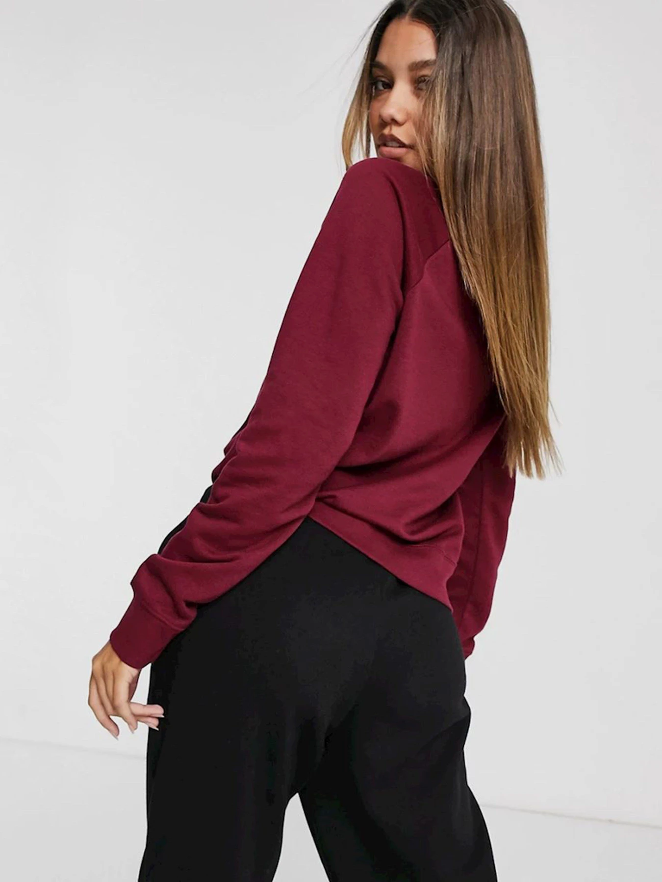 Худи и свитшоты NIKE Sportswear модель BV4110-638 Худи и свитшоты NIKE Sportswear модель BV4110-638 Фото