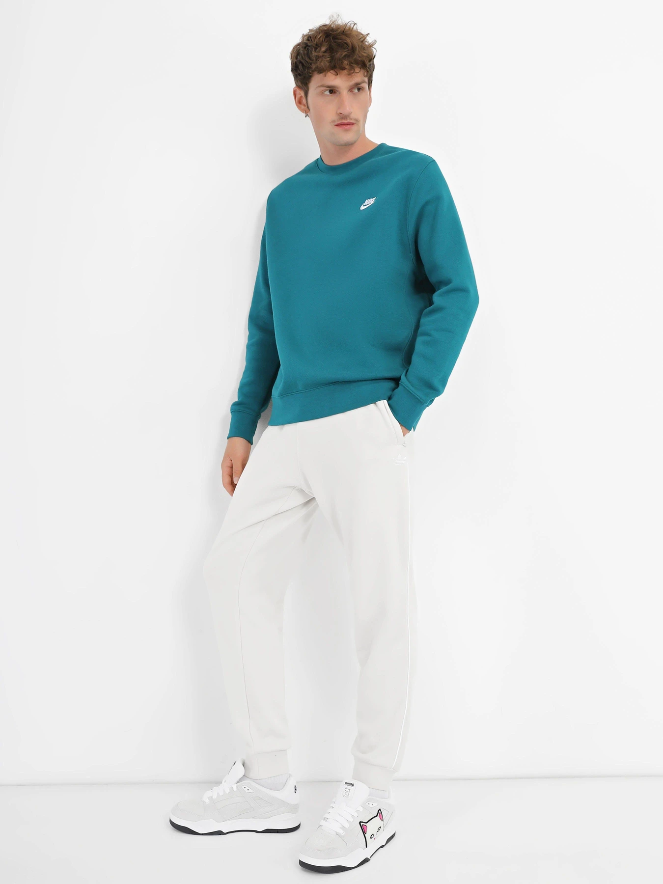 Худі та світшоти NIKE Sportswear Club Fleece модель BV2662-381 Худі та світшоти NIKE Sportswear Club Fleece модель BV2662-381 Фото