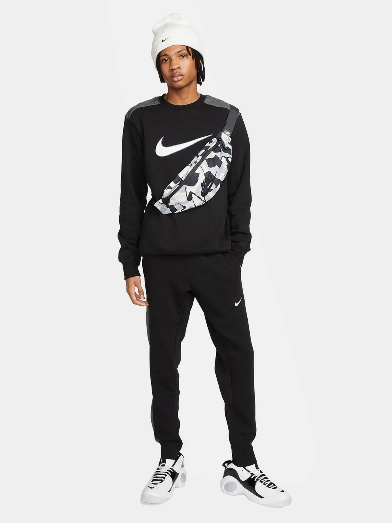 Худи и свитшоты NIKE Sportswear Club Fleece Crew модель FN0245-010 Худи и свитшоты NIKE Sportswear Club Fleece Crew модель FN0245-010 Фото