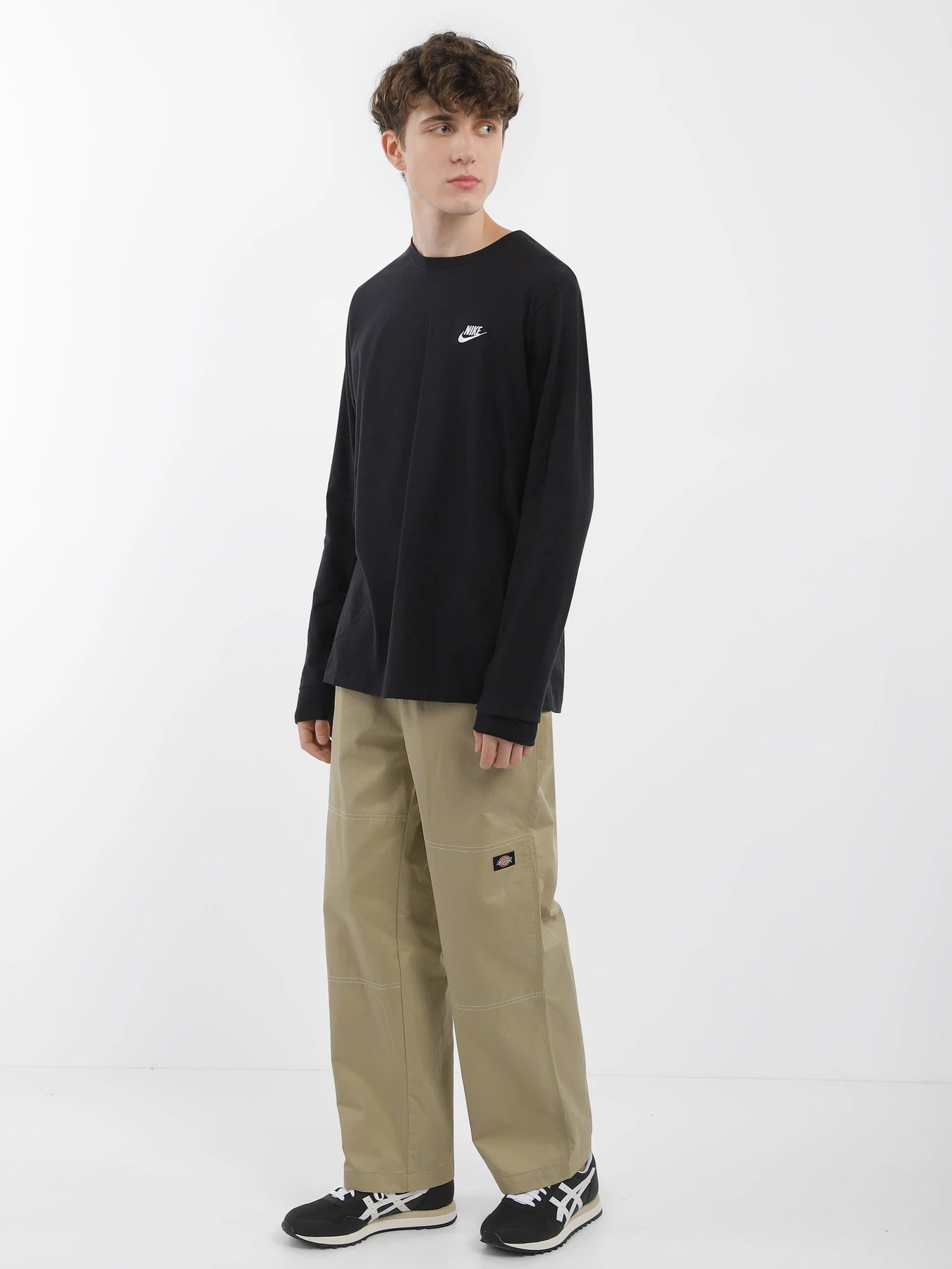Худи и свитшоты NIKE SPORTSWEAR CLUB модель AR5193-010 Худи и свитшоты NIKE SPORTSWEAR CLUB модель AR5193-010 Фото