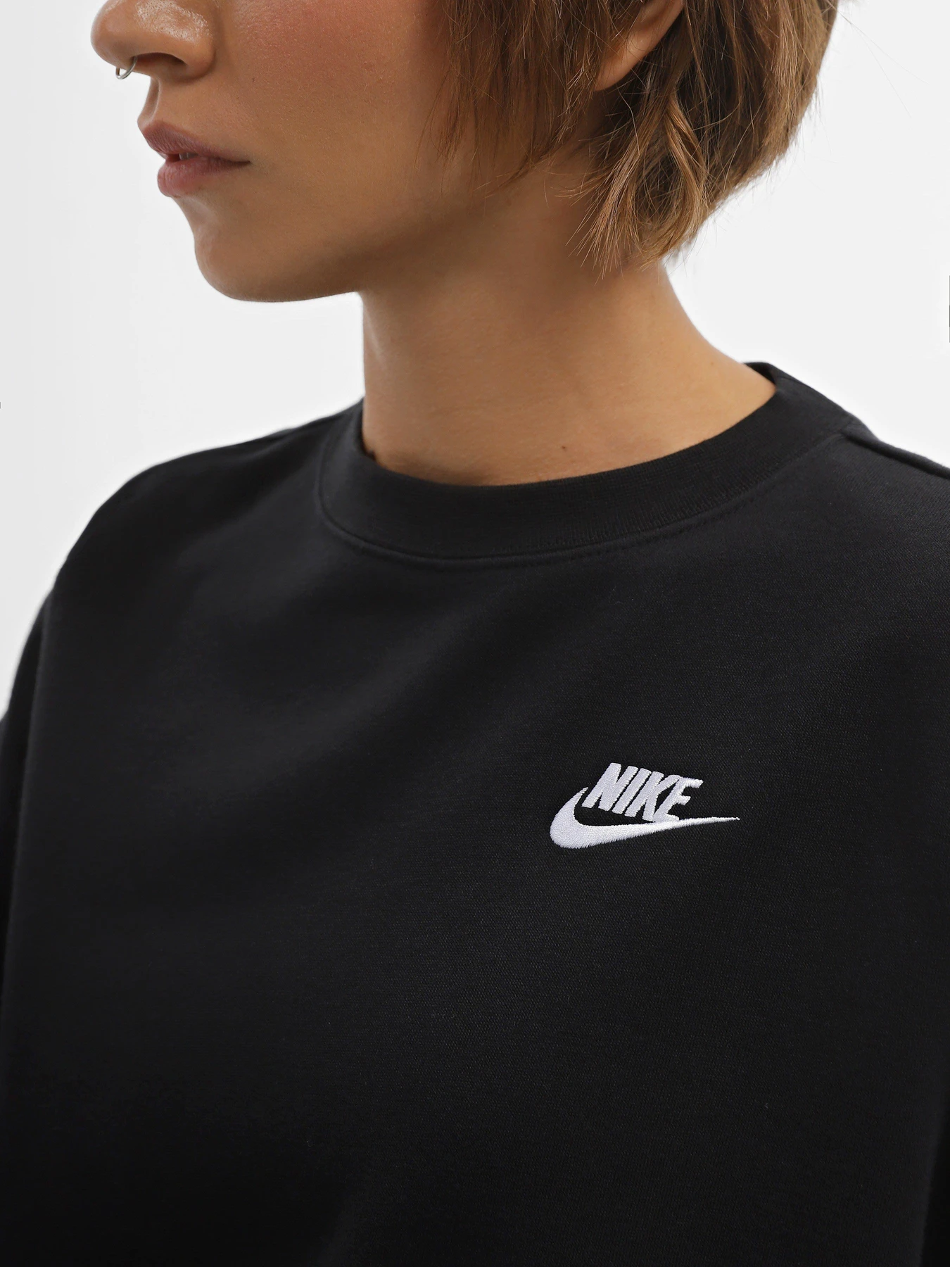 Худи и свитшоты NIKE Sportswear Club Fleece Crewneck модель DQ5473-010 Худи и свитшоты NIKE Sportswear Club Fleece Crewneck модель DQ5473-010 Фото