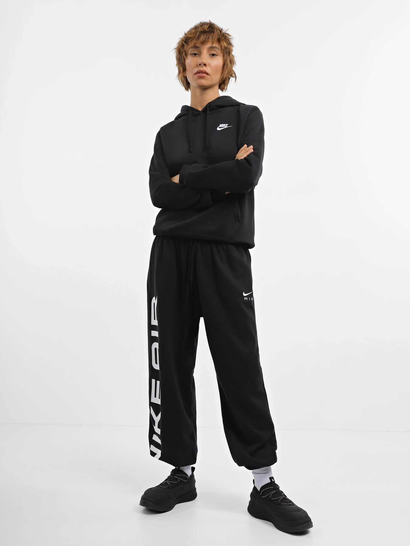 Худі та світшоти NIKE Sportswear Club Fleece модель DQ5793-010 Худі та світшоти NIKE Sportswear Club Fleece модель DQ5793-010 Фото
