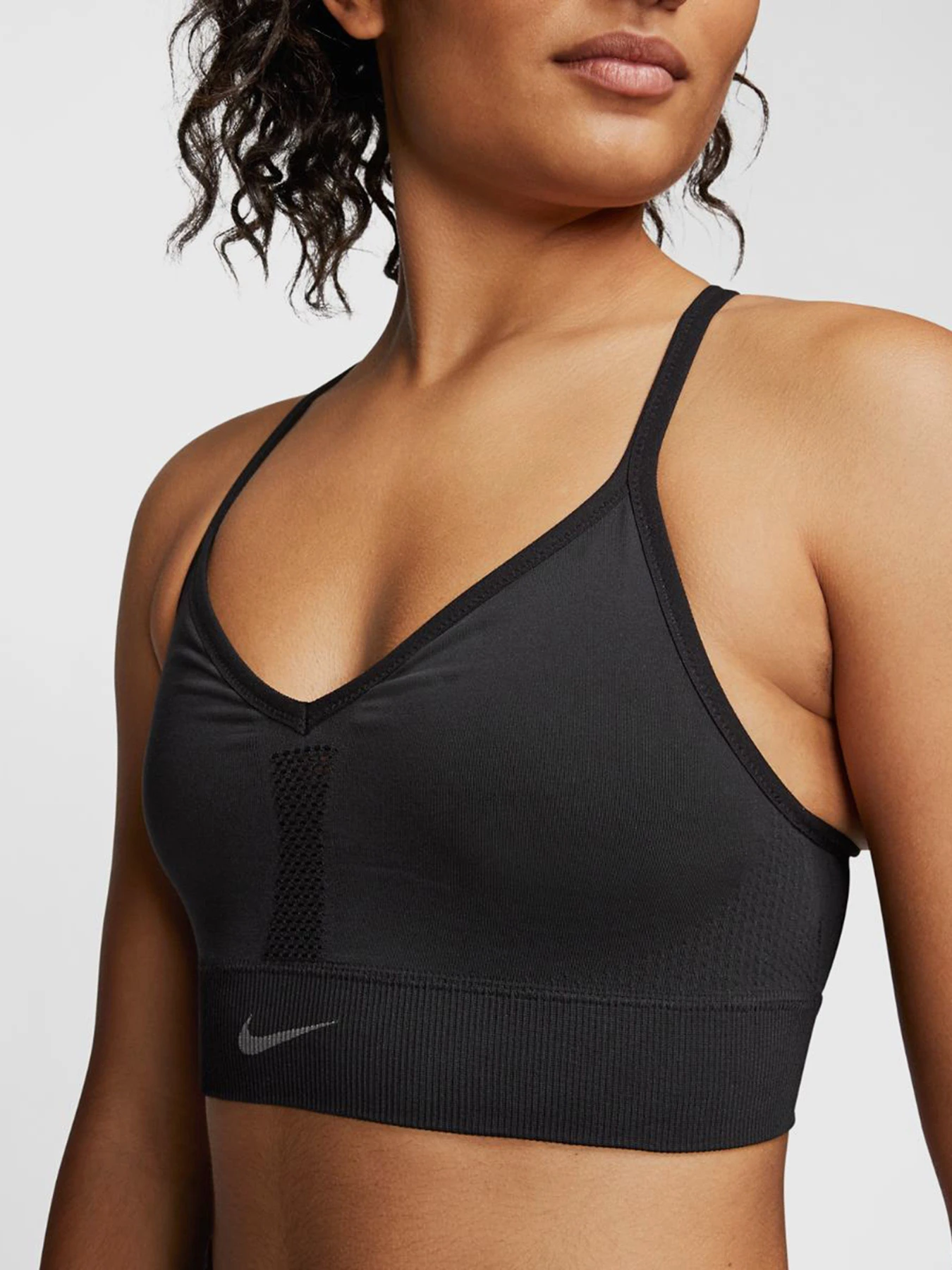 Футболки і поло NIKE Indy Sports модель CJ5875-010 Футболки і поло NIKE Indy Sports модель CJ5875-010 Фото