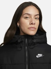 Куртки и дубленки NIKE Sportswear Classic Puffer модель FB7672-010 Фото