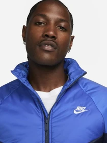 Куртки та дублянки NIKE Sportswear модель FB8195-410 Фото