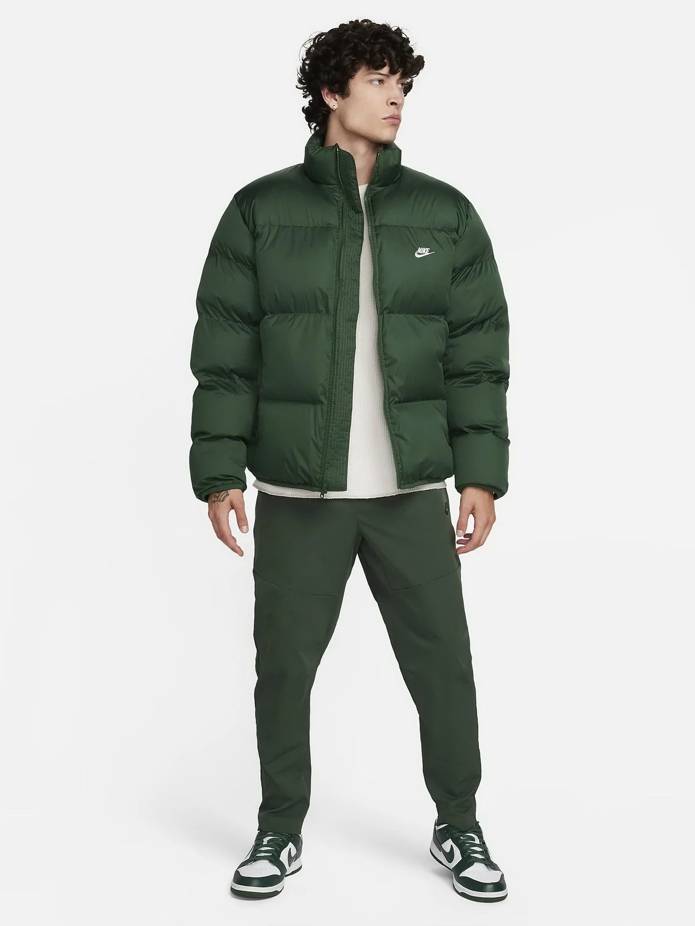 Куртки и дубленки NIKE Sportswear Club Puffer модель FB7368-323 Куртки и дубленки NIKE Sportswear Club Puffer модель FB7368-323 Фото