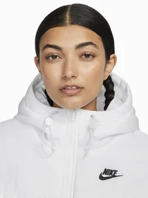 Куртки та дублянки NIKE Sportswear Essential Therma Classic Puffer модель FB7672-100 Фото