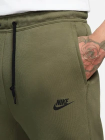 Штани NIKE Sportswear Tech Fleece модель FB8002-222 Фото