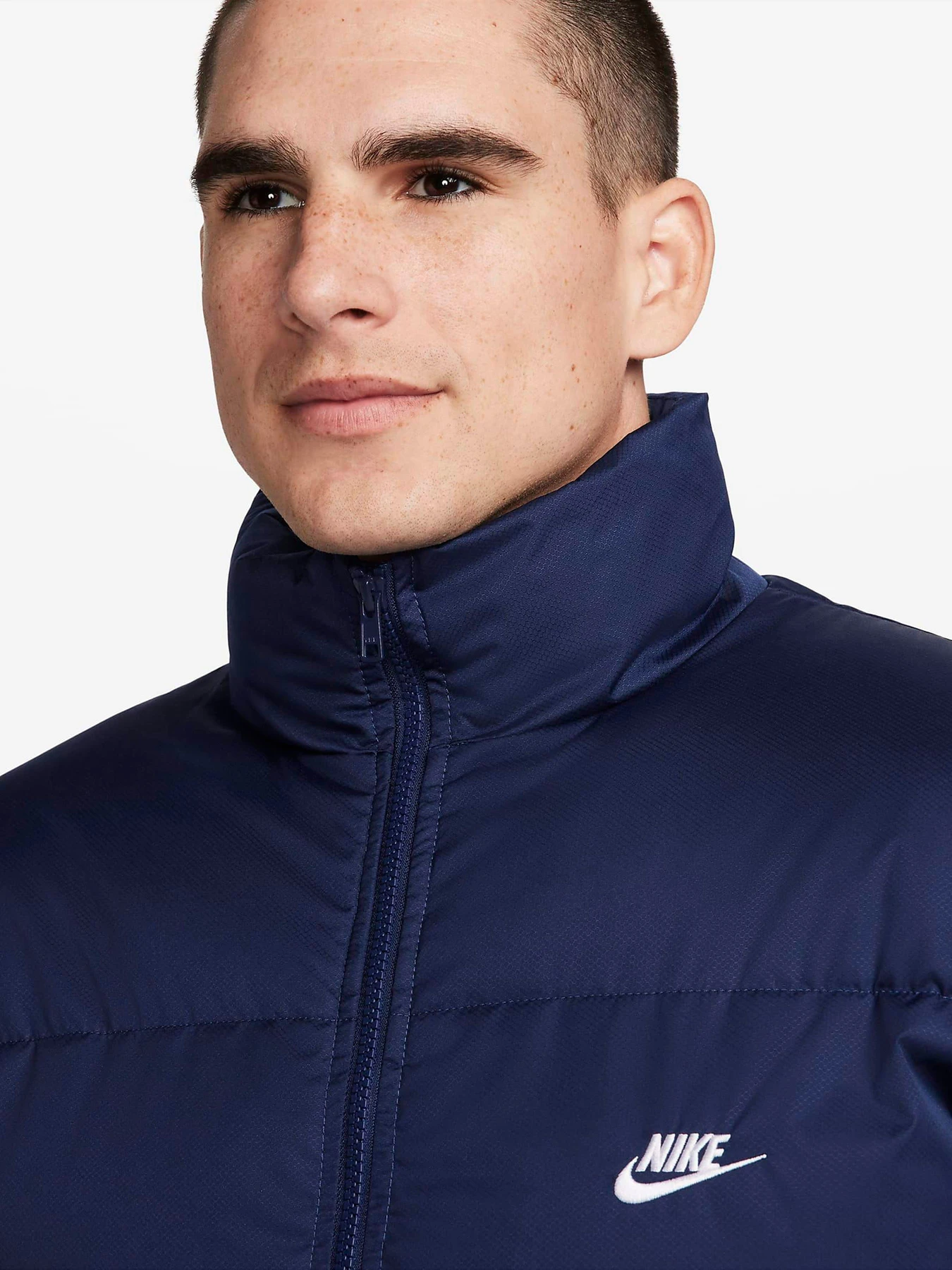 Куртки та дублянки NIKE Sportswear Club Puffer модель FB7368-410 Куртки та дублянки NIKE Sportswear Club Puffer модель FB7368-410 Фото