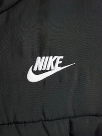 Куртки и дубленки NIKE Clsc Puff модель FB7674-010 Фото