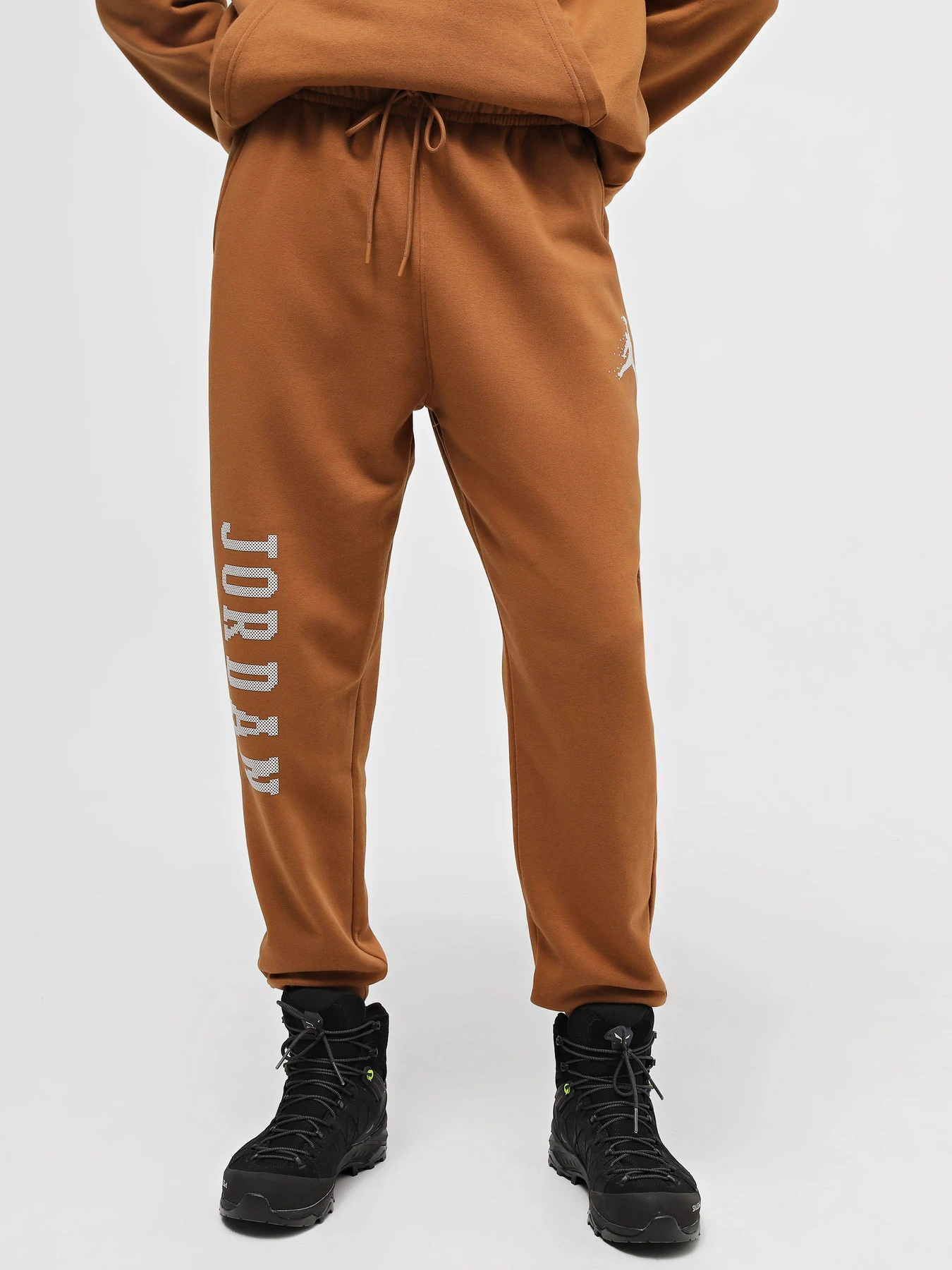 Брюки NIKE Jordan Essentials Holiday модель FD7467-281 Брюки NIKE Jordan Essentials Holiday модель FD7467-281 Фото